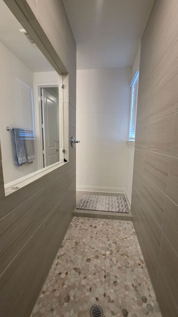 Denton House: 1513 Larson Ln
