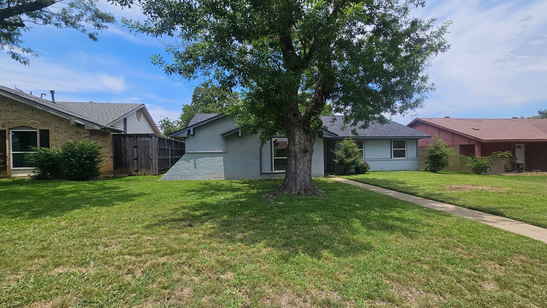 Lewisville House: 1619 Glenhill Ln