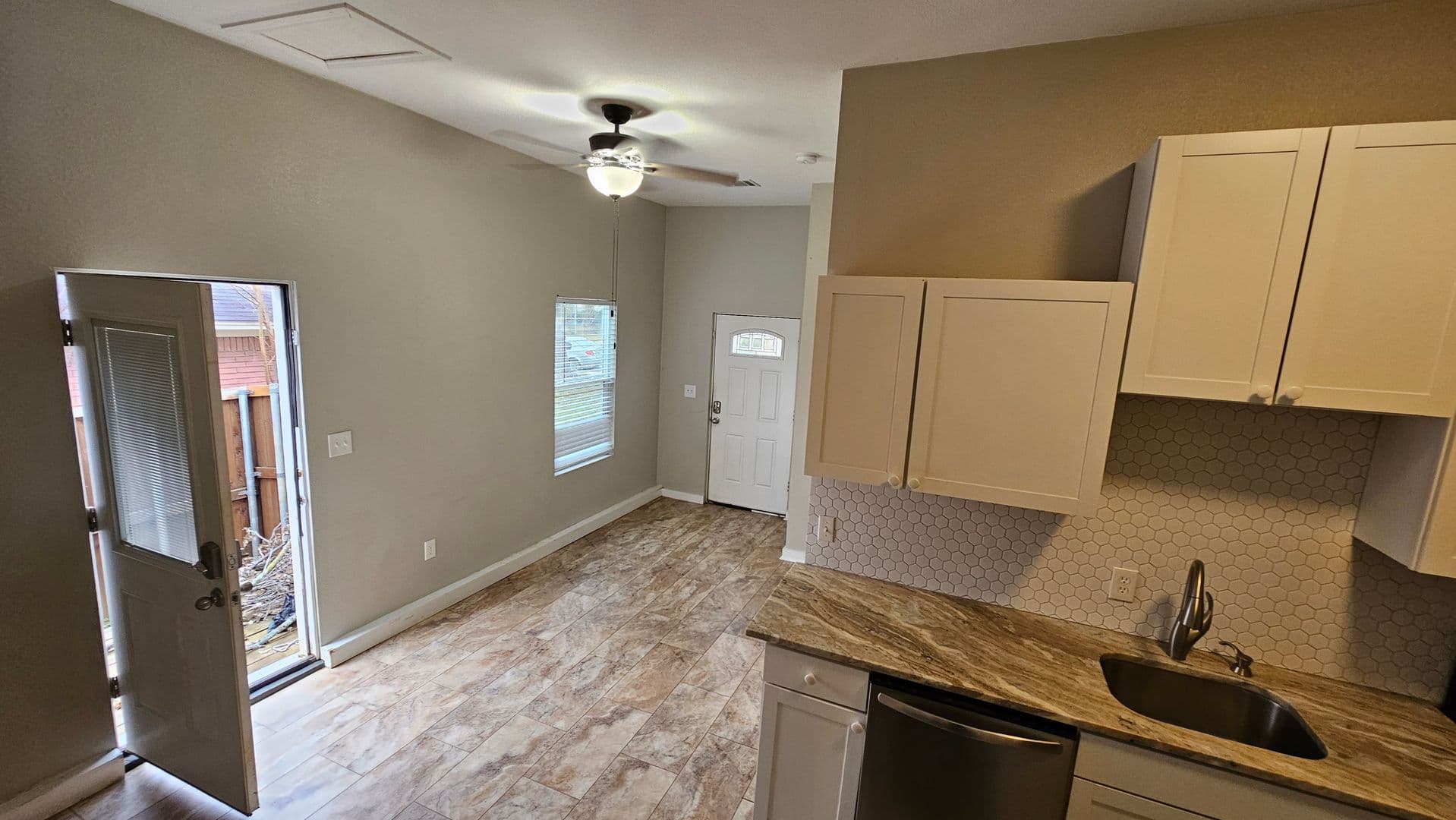 Denton Apartment: 2115 Glenwood Ln.