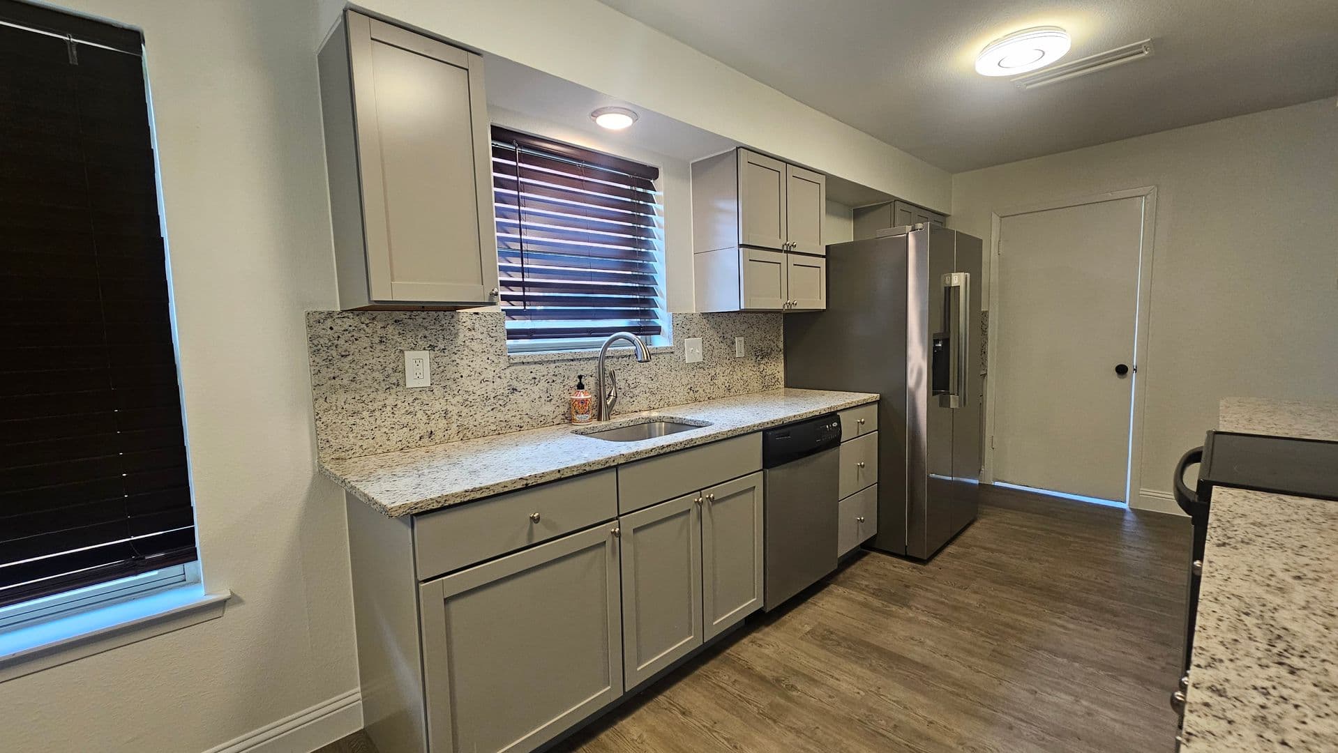 Lewisville House: 1619 Glenhill Ln