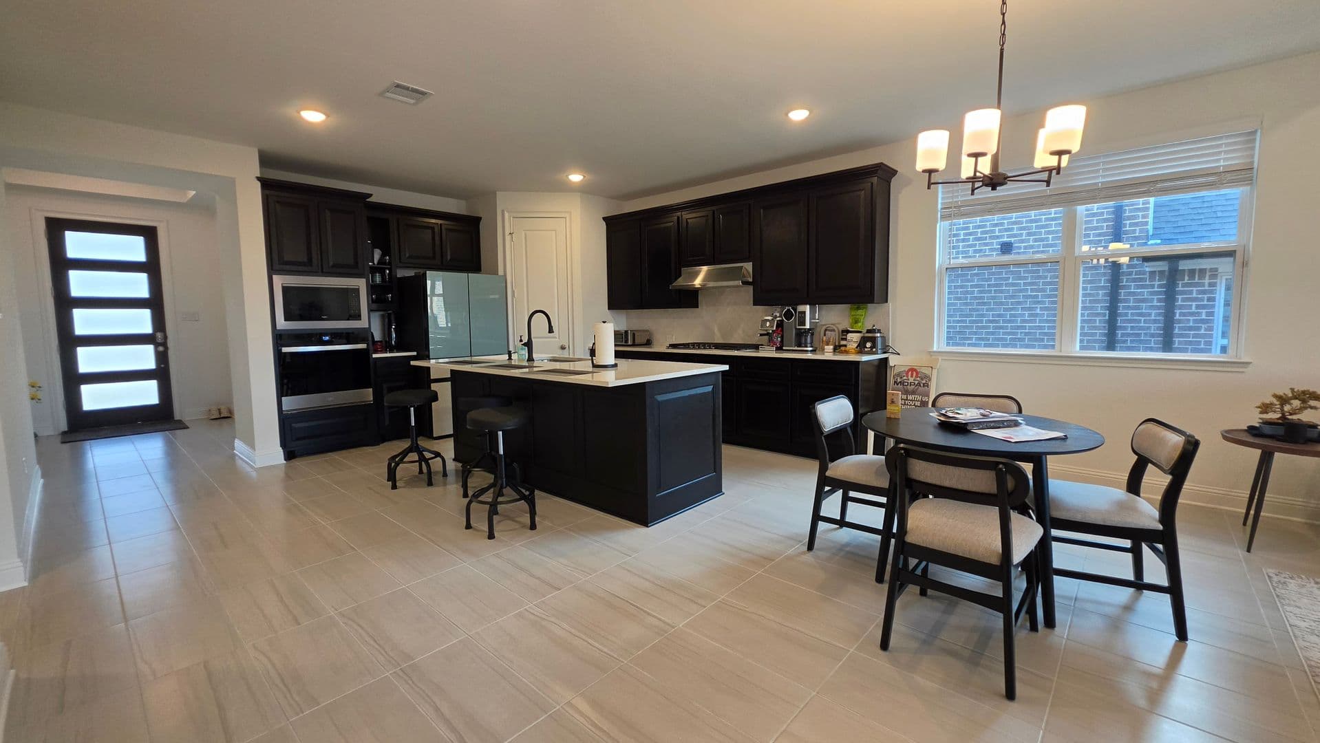 Denton House: 1513 Larson Ln