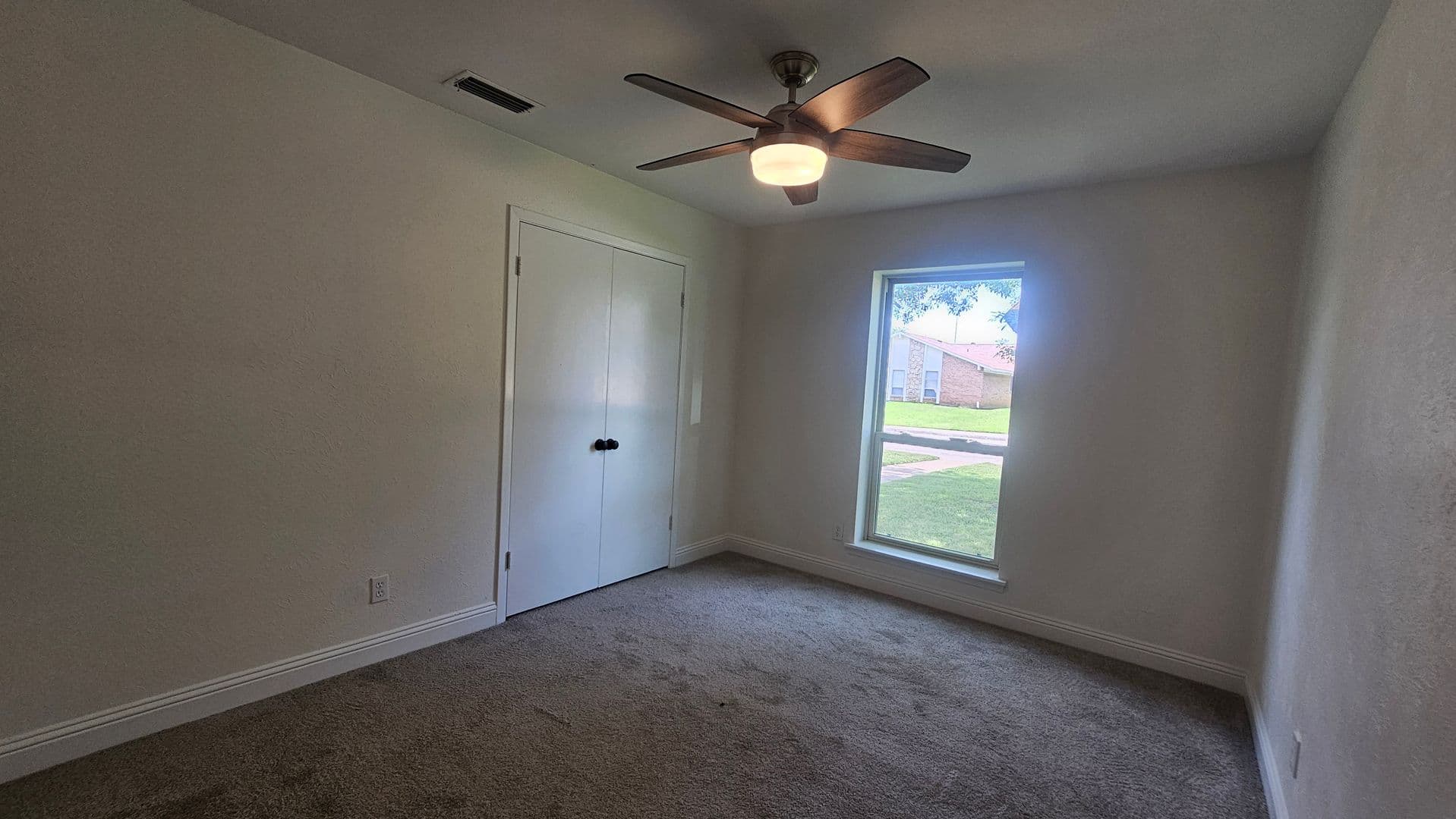 Lewisville House: 1619 Glenhill Ln
