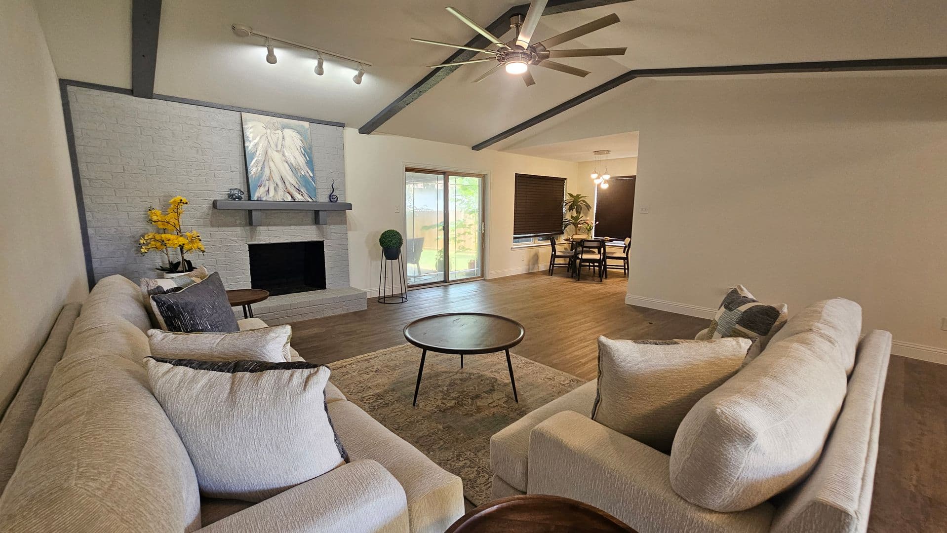 Lewisville House: 1619 Glenhill Ln