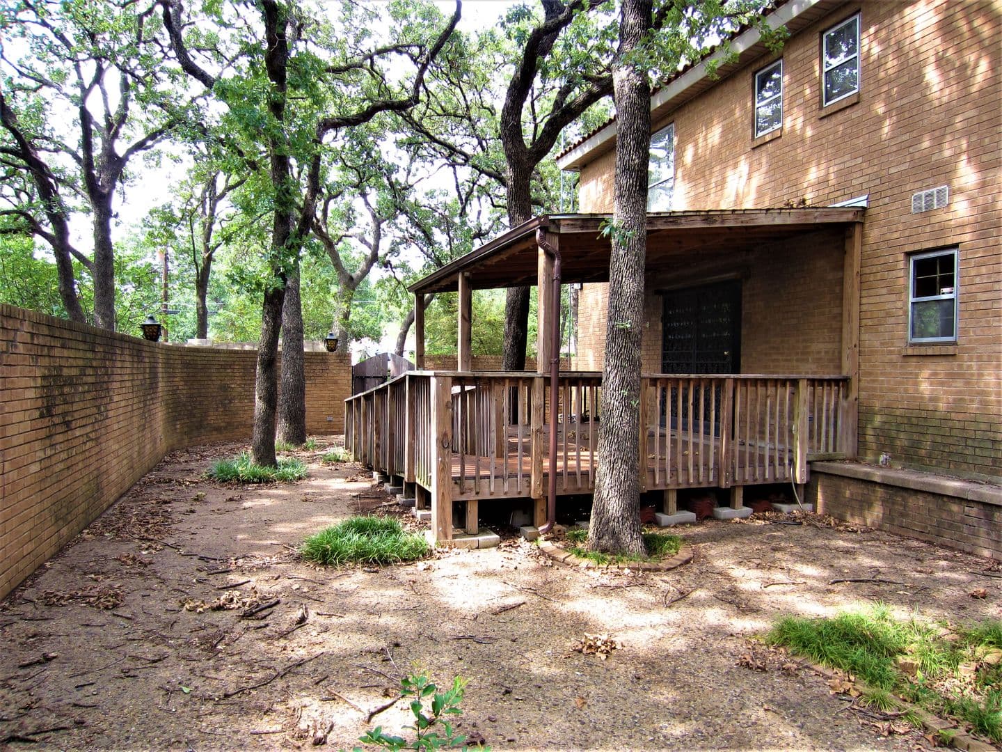 Denton Apartment: 1815 Greenwood Dr