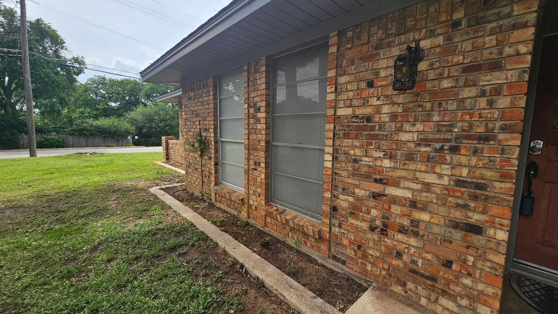 Denton Apartment: 1908 Westridge St.