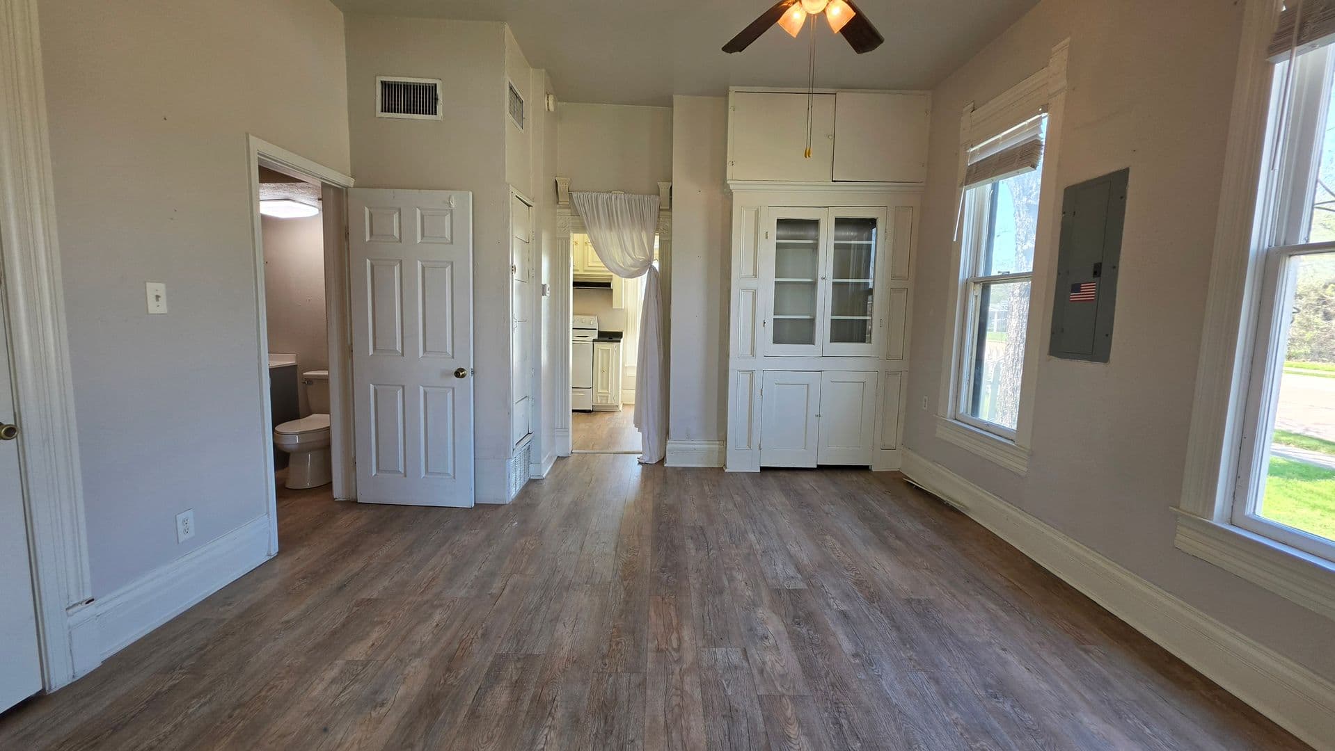 Lewisville Apartment: 145 N Kealy St