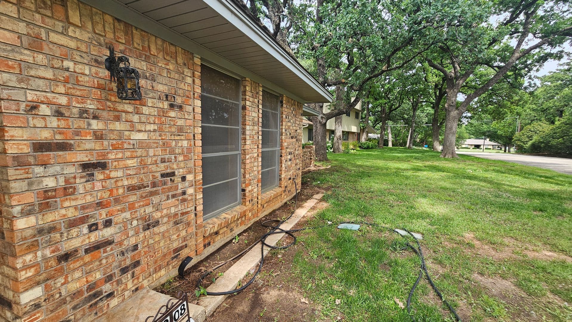 Denton Apartment: 1908 Westridge St.