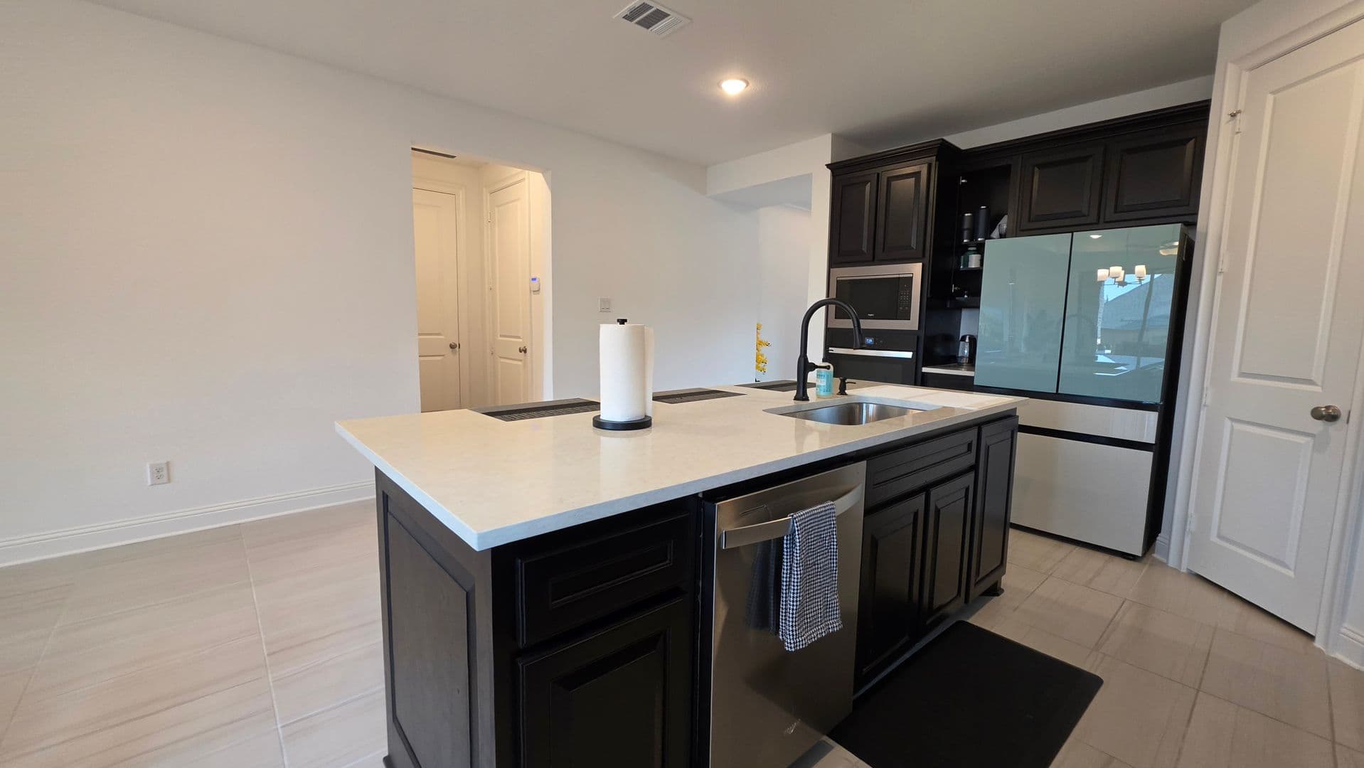 Denton House: 1513 Larson Ln