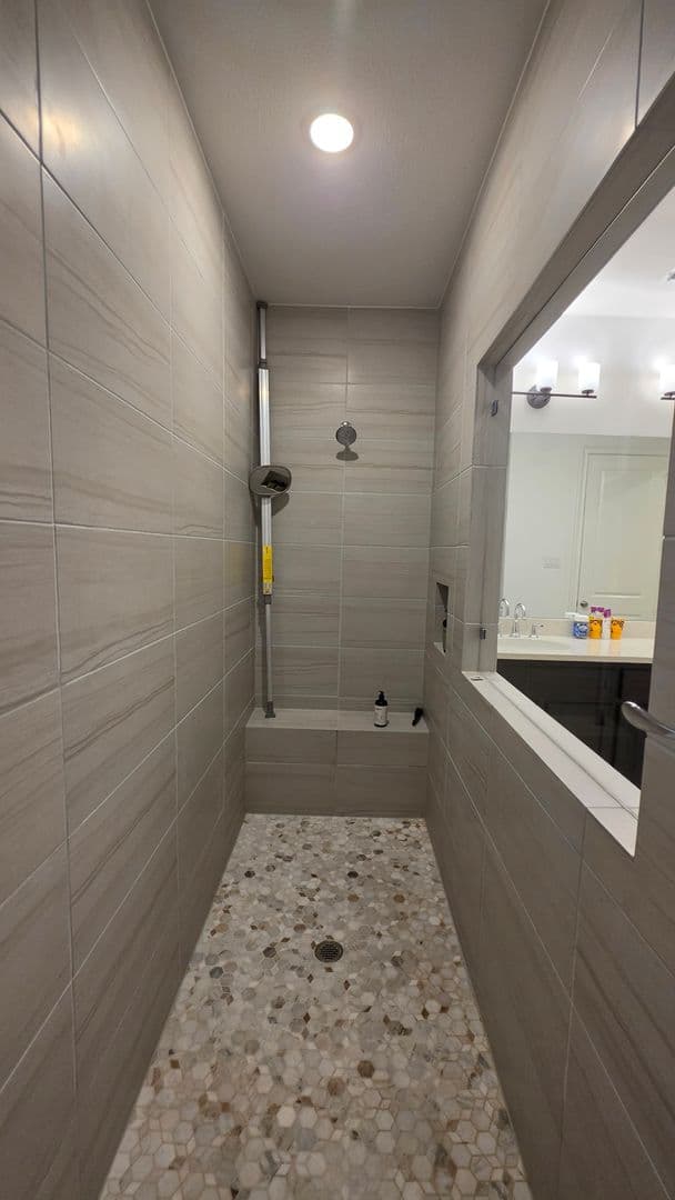 Denton House: 1513 Larson Ln