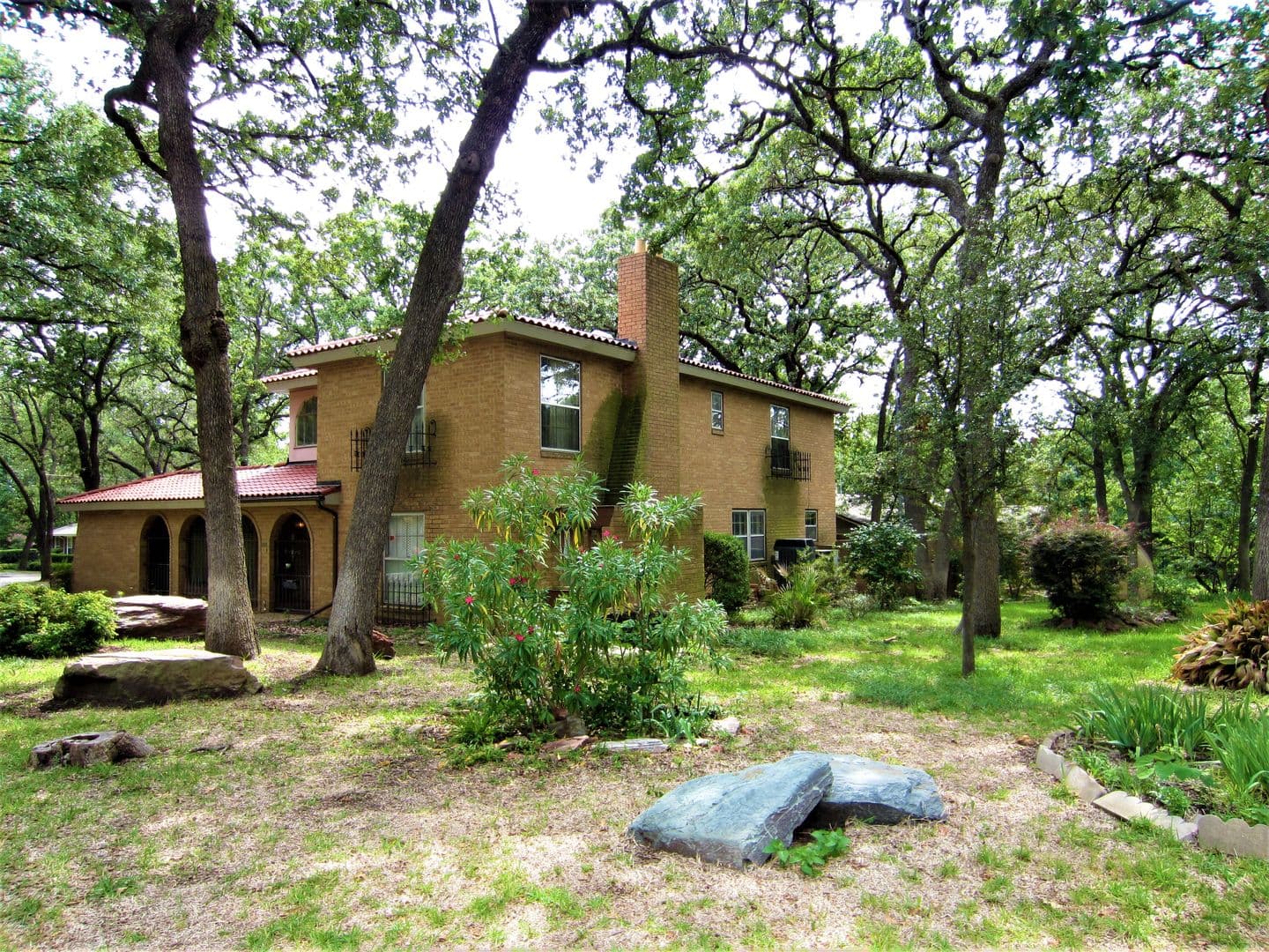 Denton Apartment: 1815 Greenwood Dr