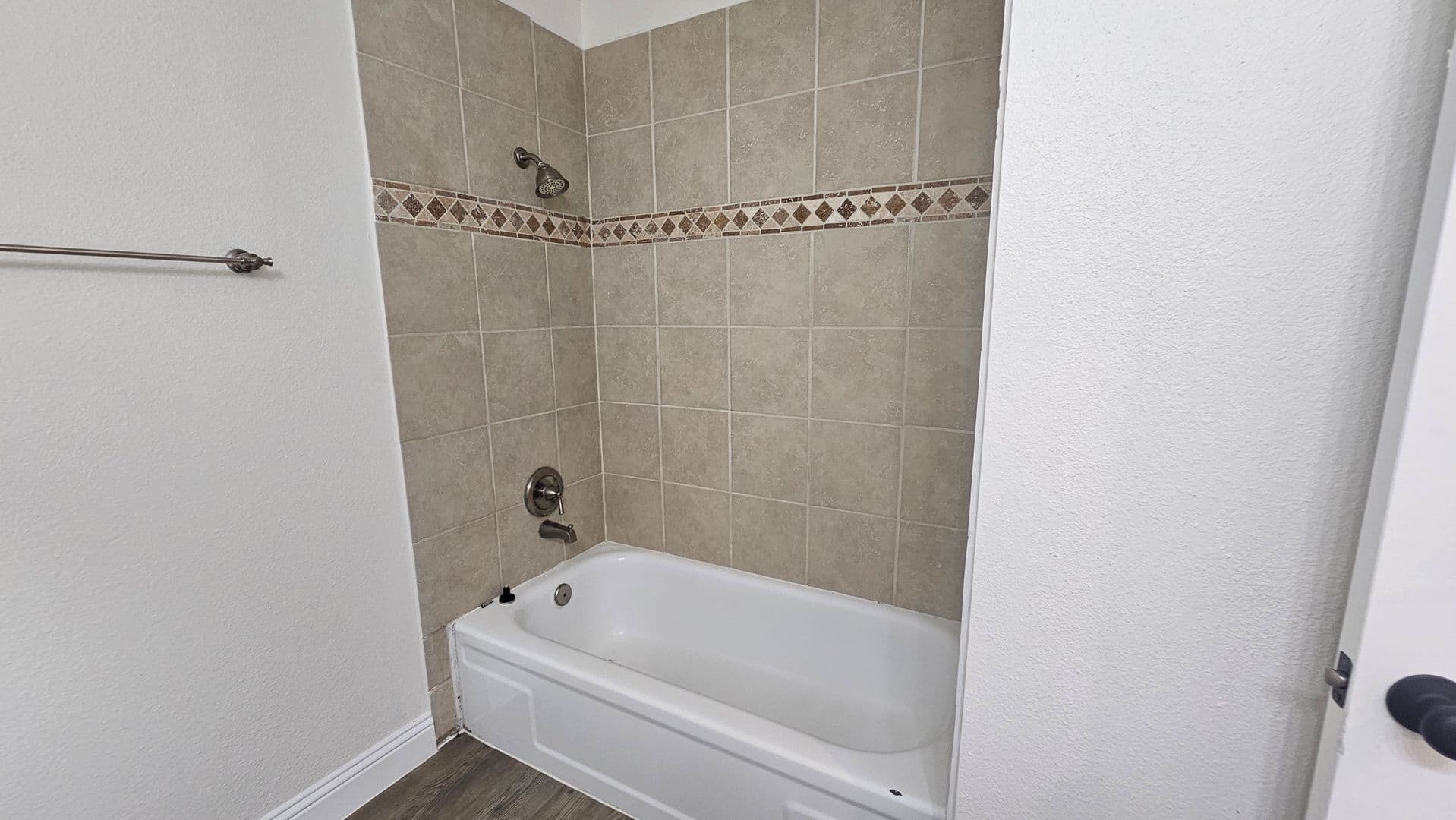 Lewisville House: 1619 Glenhill Ln