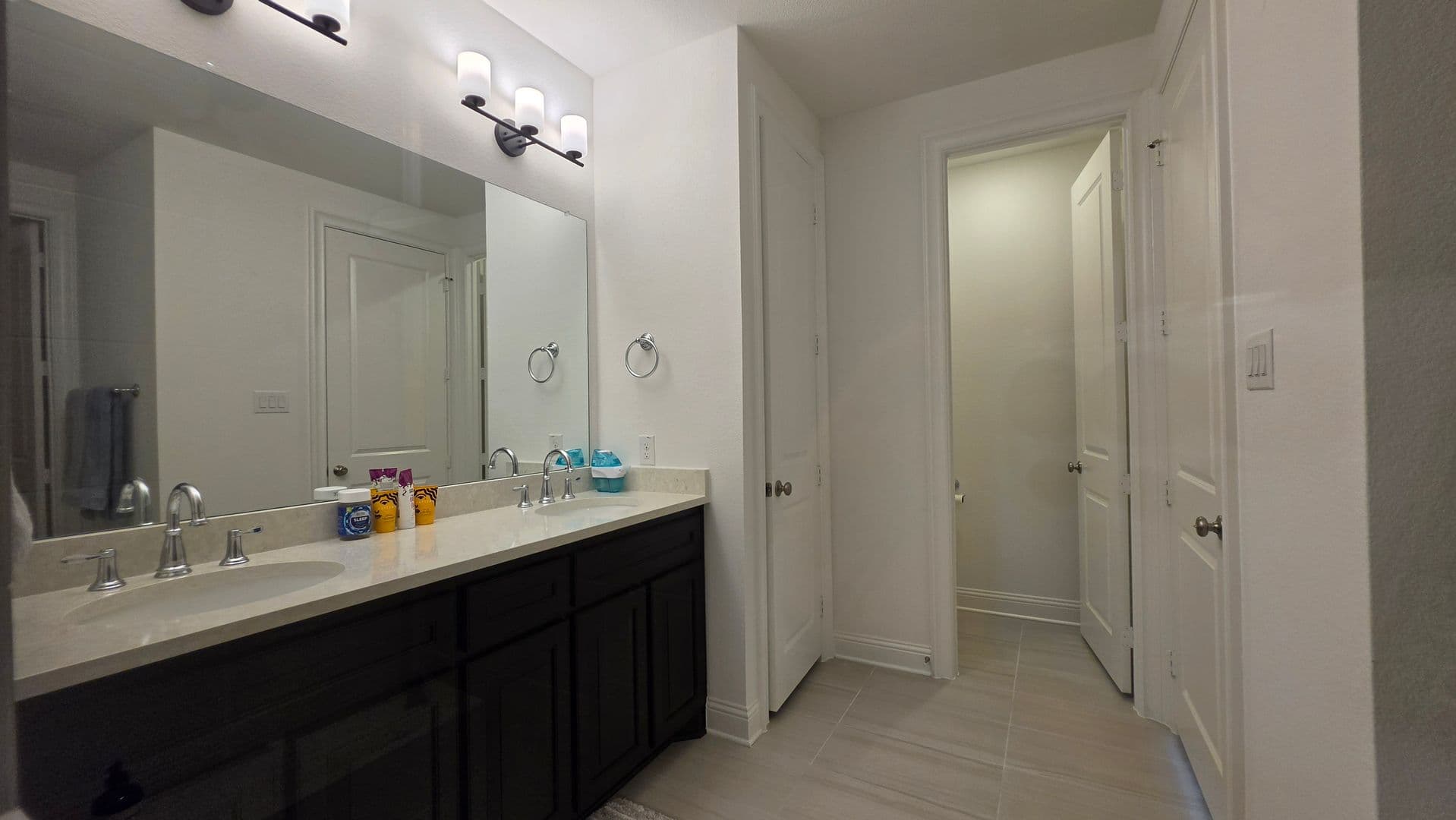 Denton House: 1513 Larson Ln