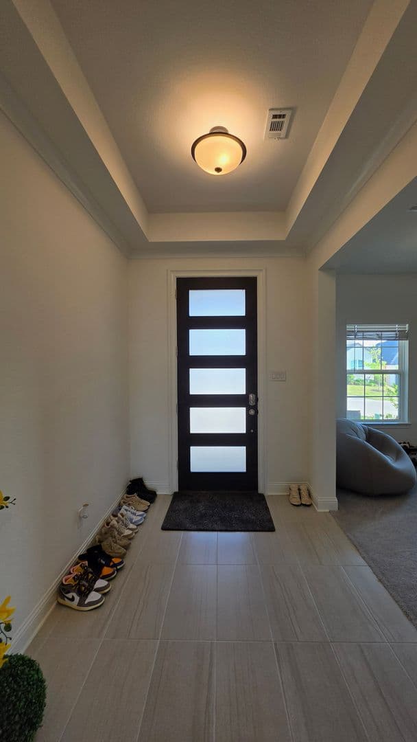 Denton House: 1513 Larson Ln