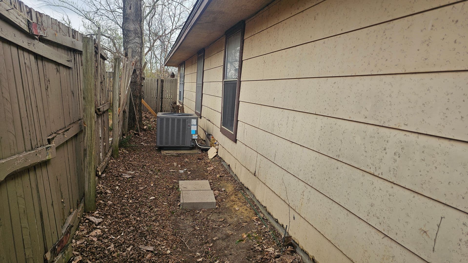 Denton Apartment: 1000 - 1002 Mulkey Ln.