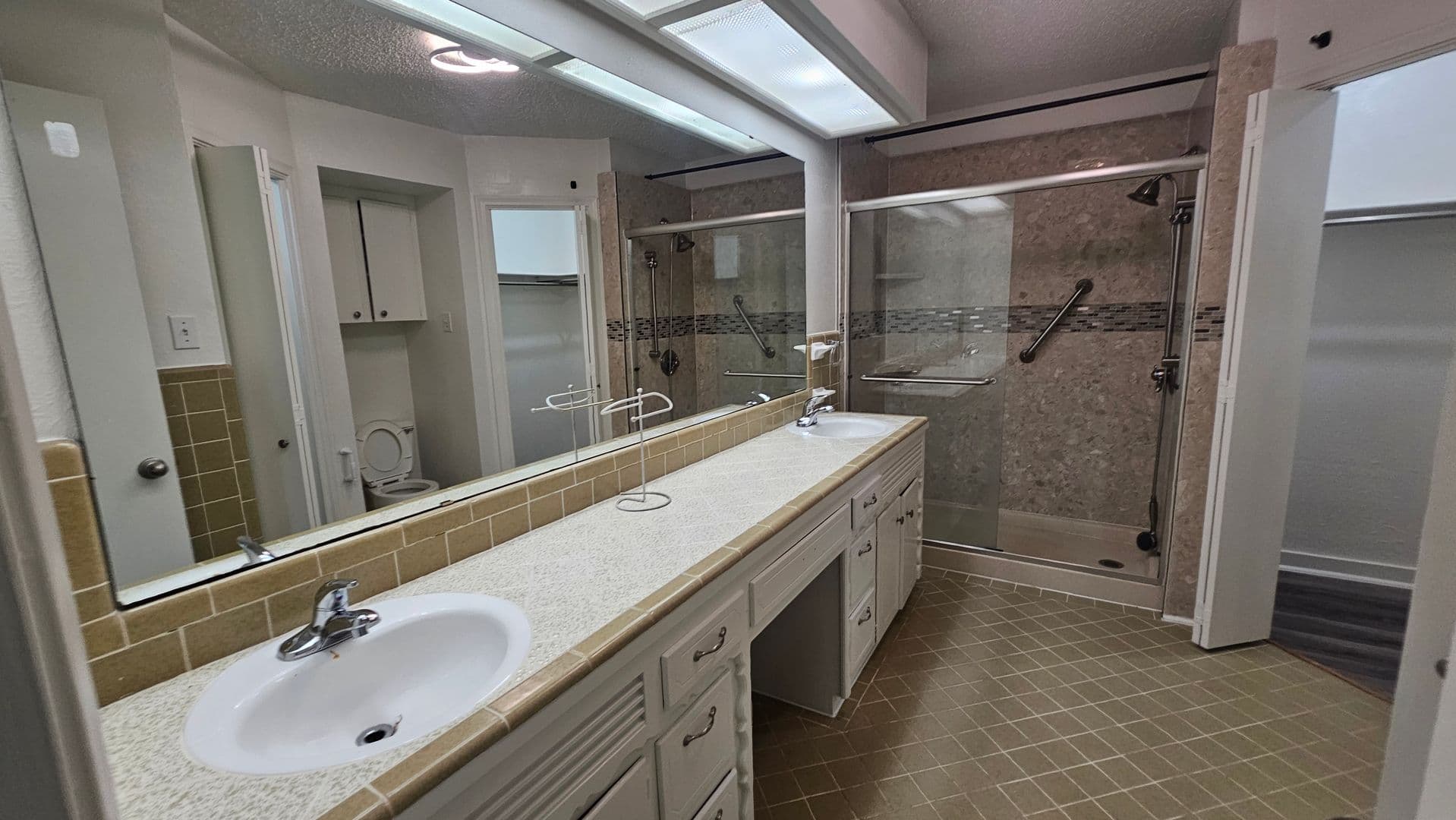 Denton Apartment: 1908 Westridge St.