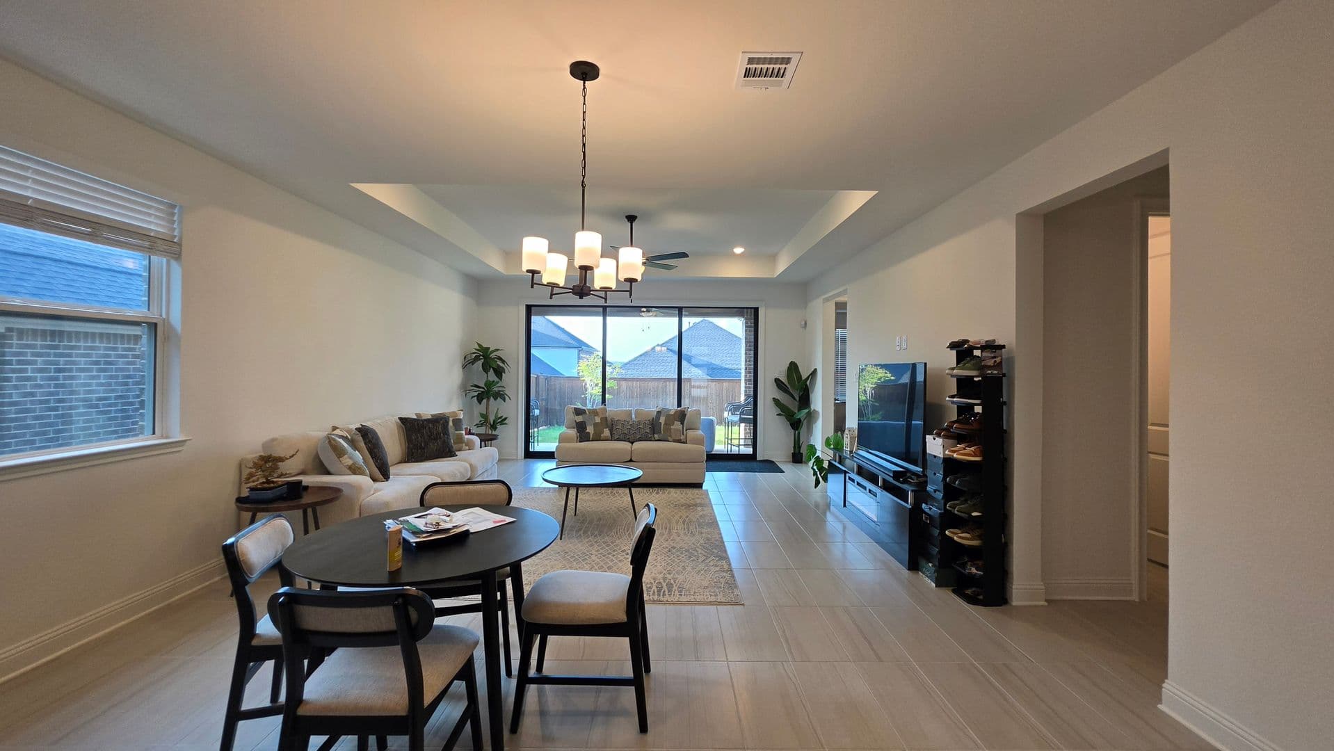 Denton House: 1513 Larson Ln
