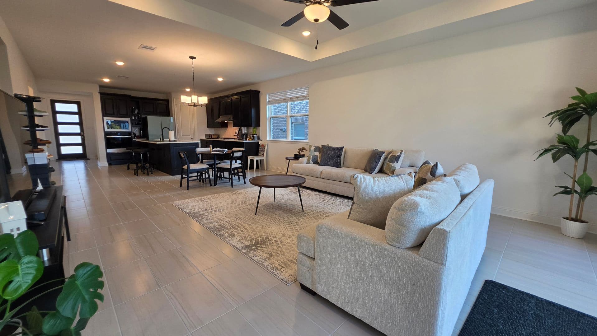 Denton House: 1513 Larson Ln