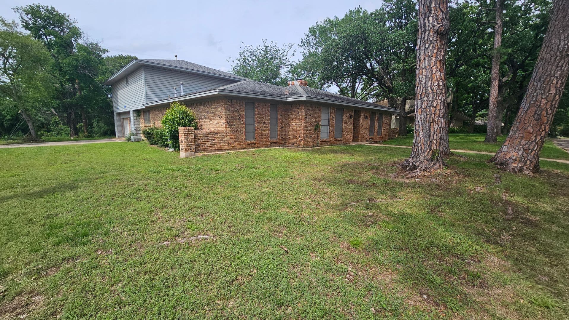 Denton Apartment: 1908 Westridge St.