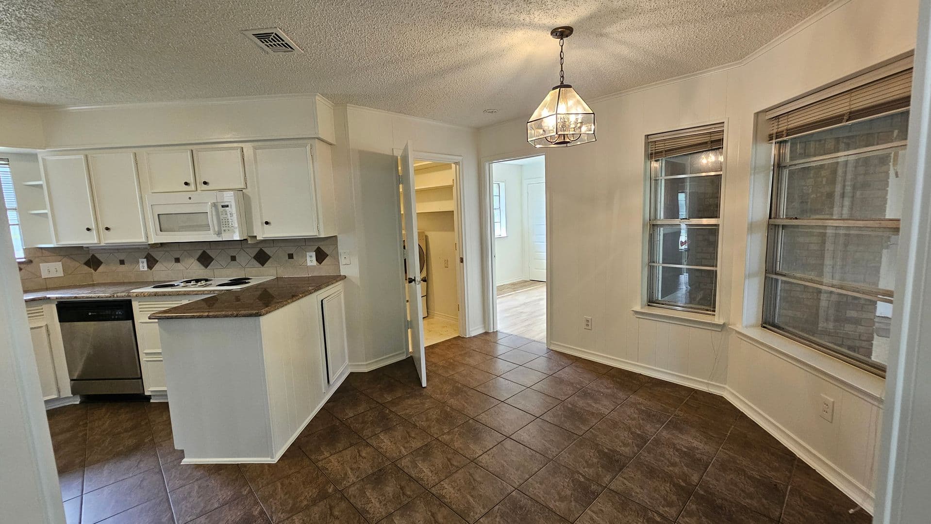 Denton Apartment: 1908 Westridge St.