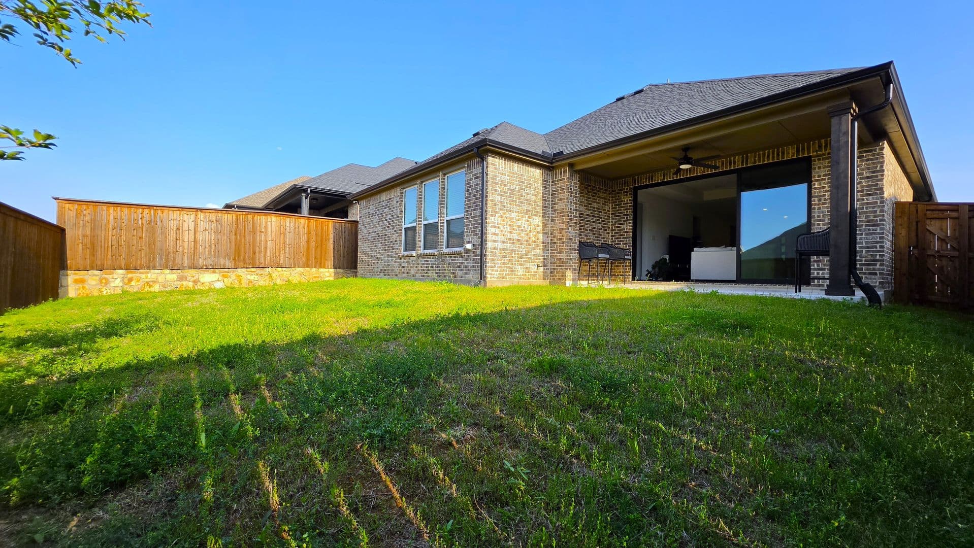 Denton House: 1513 Larson Ln