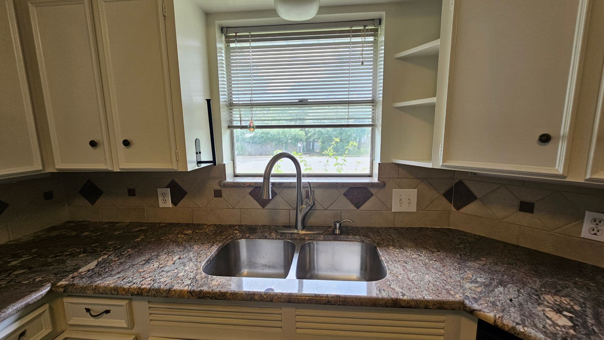 Denton Apartment: 1908 Westridge St.
