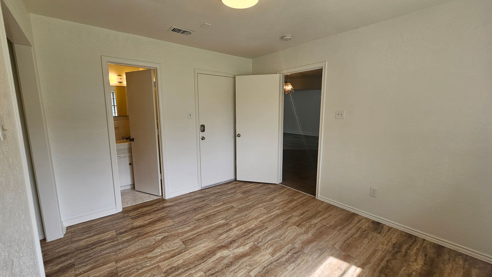 Denton Apartment: 1908 Westridge St.