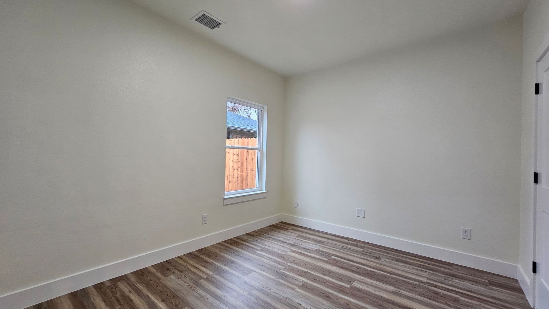 Denton Apartment: 1700 Kendolph Dr