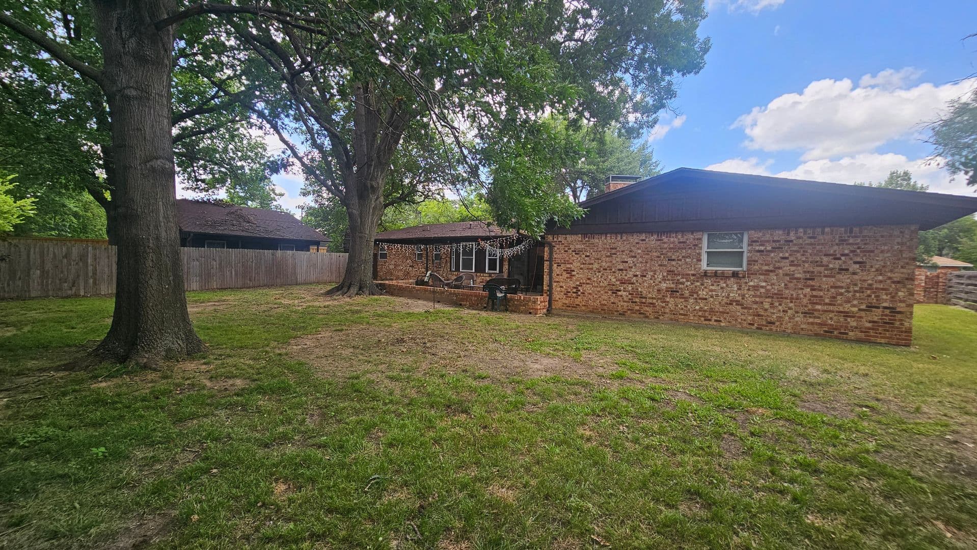 Denton House: 425 Mimosa Dr