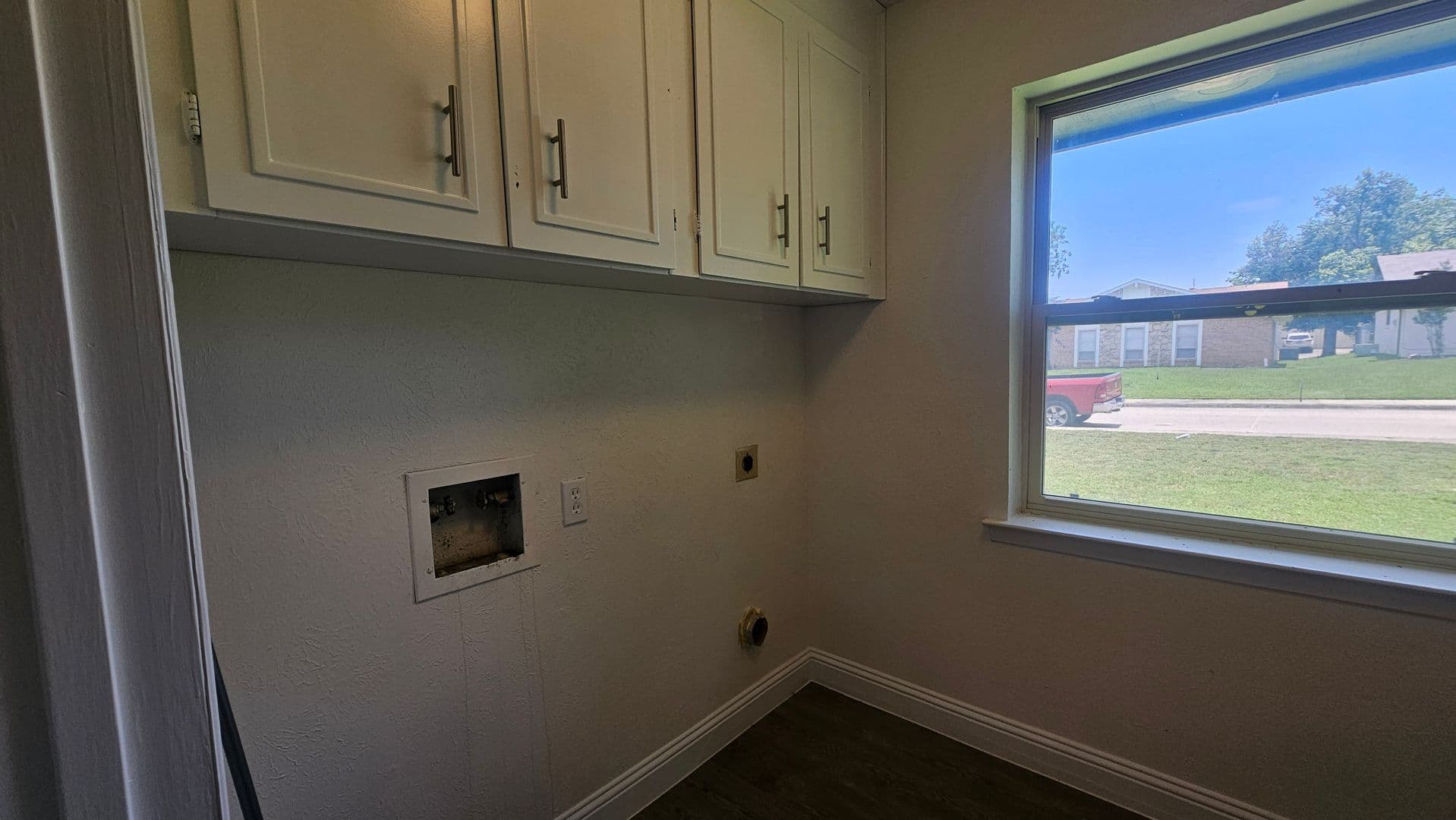 Lewisville House: 1619 Glenhill Ln