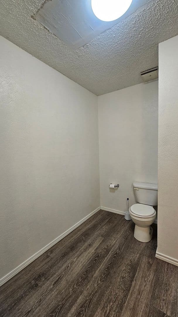 Denton Apartment: 1000 - 1002 Mulkey Ln.