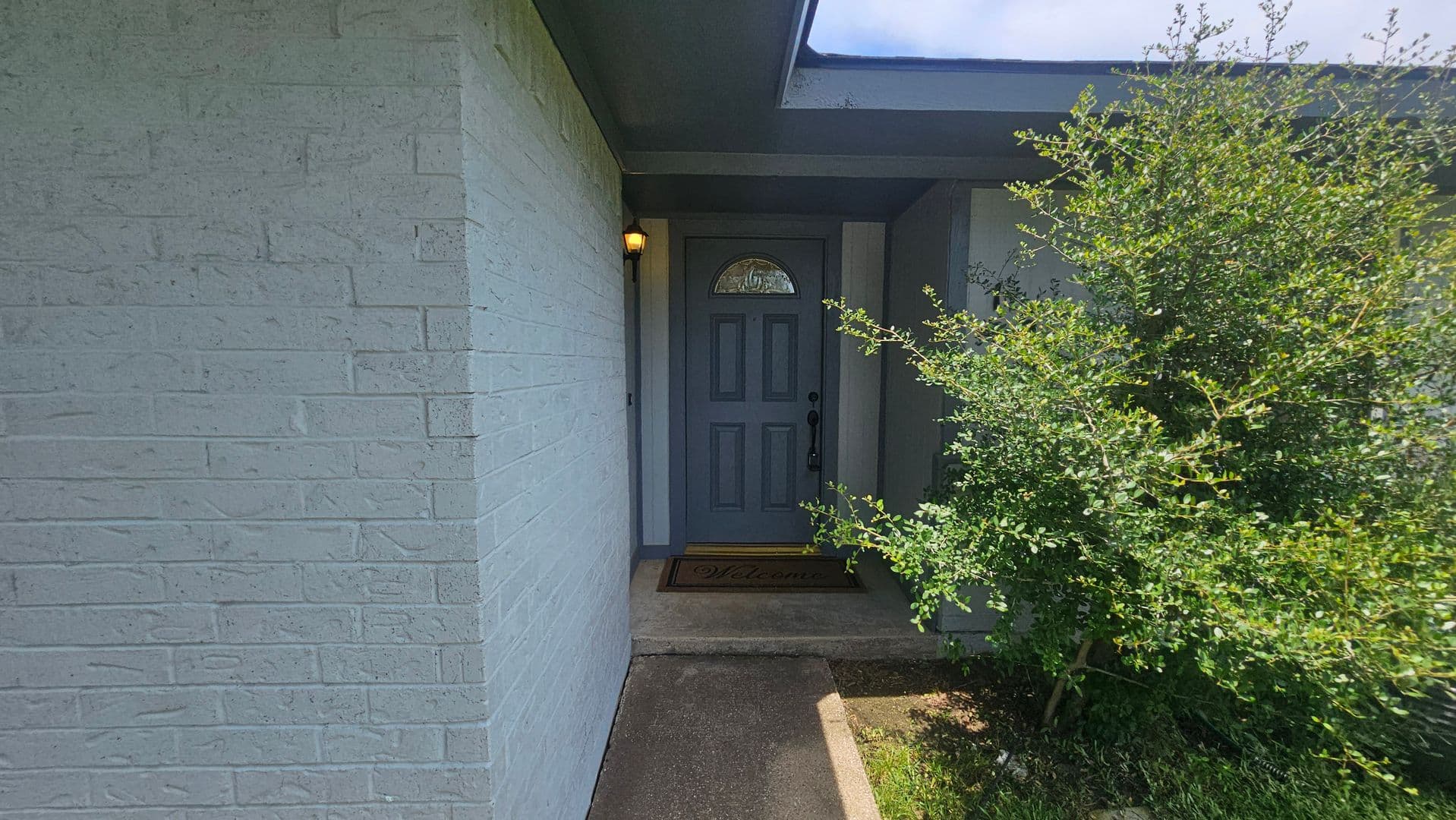 Lewisville House: 1619 Glenhill Ln
