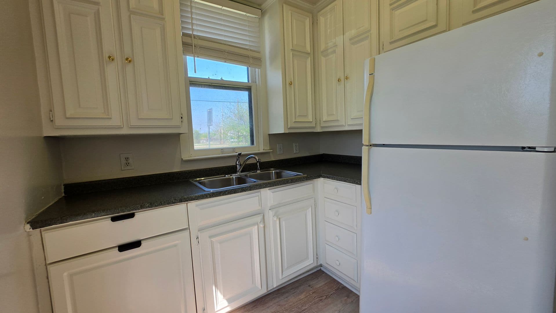 Lewisville Apartment: 145 N Kealy St