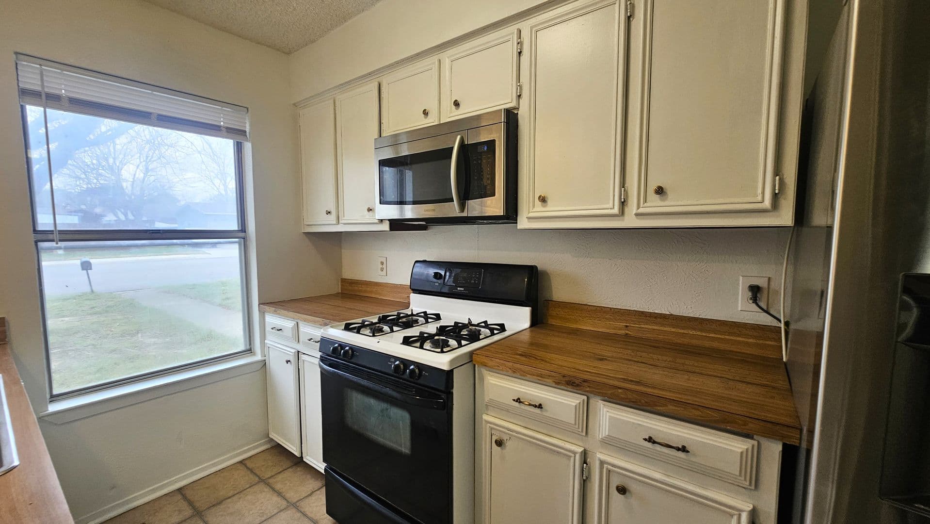 Denton Apartment: 1000 - 1002 Mulkey Ln.