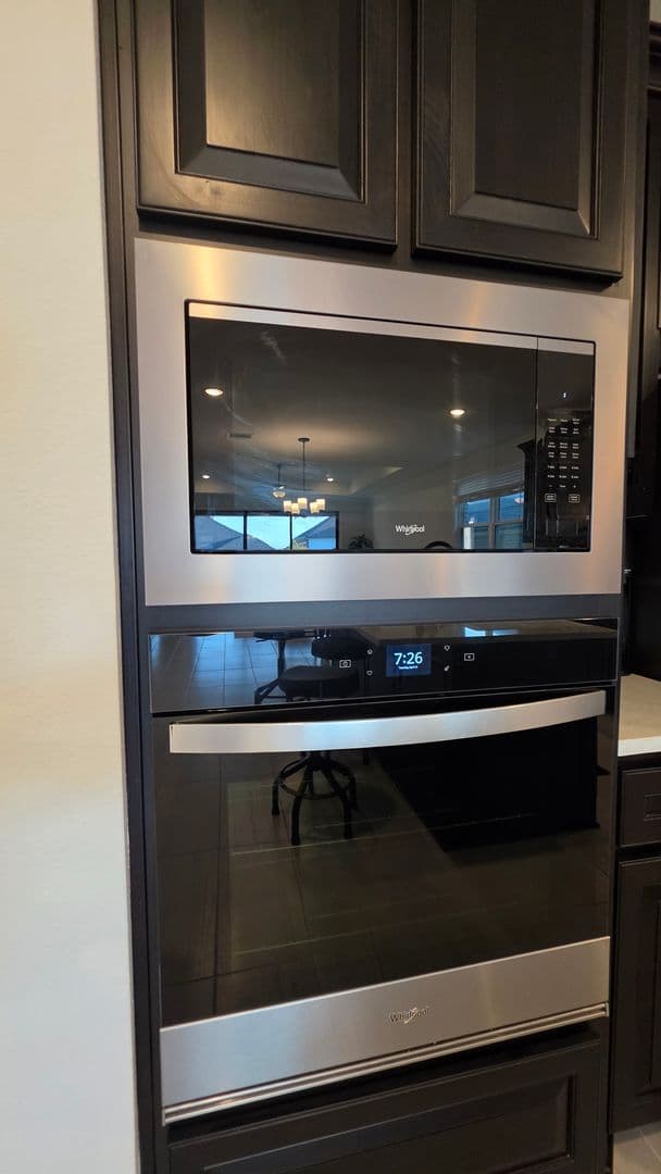 Denton House: 1513 Larson Ln