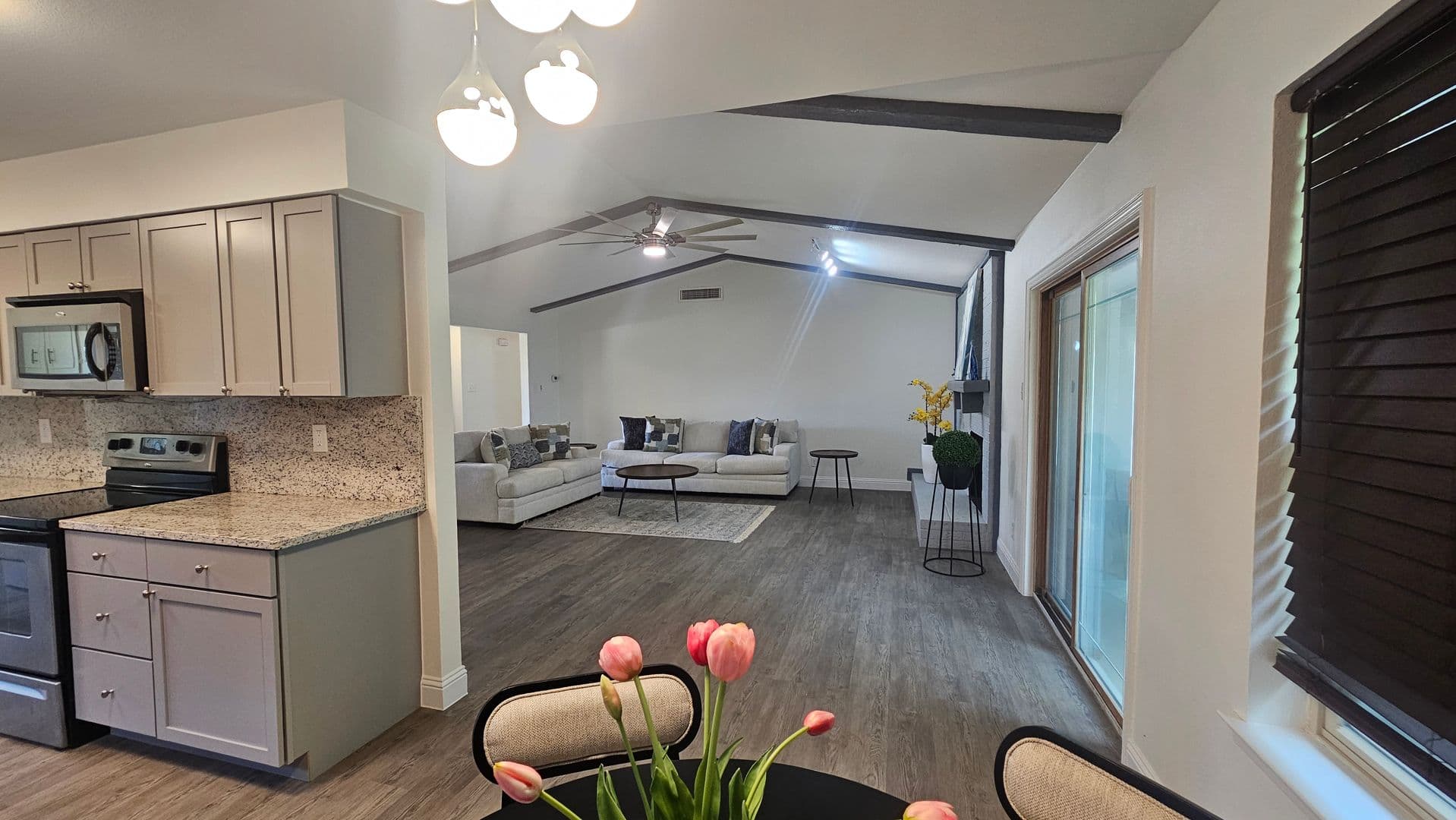 Lewisville House: 1619 Glenhill Ln