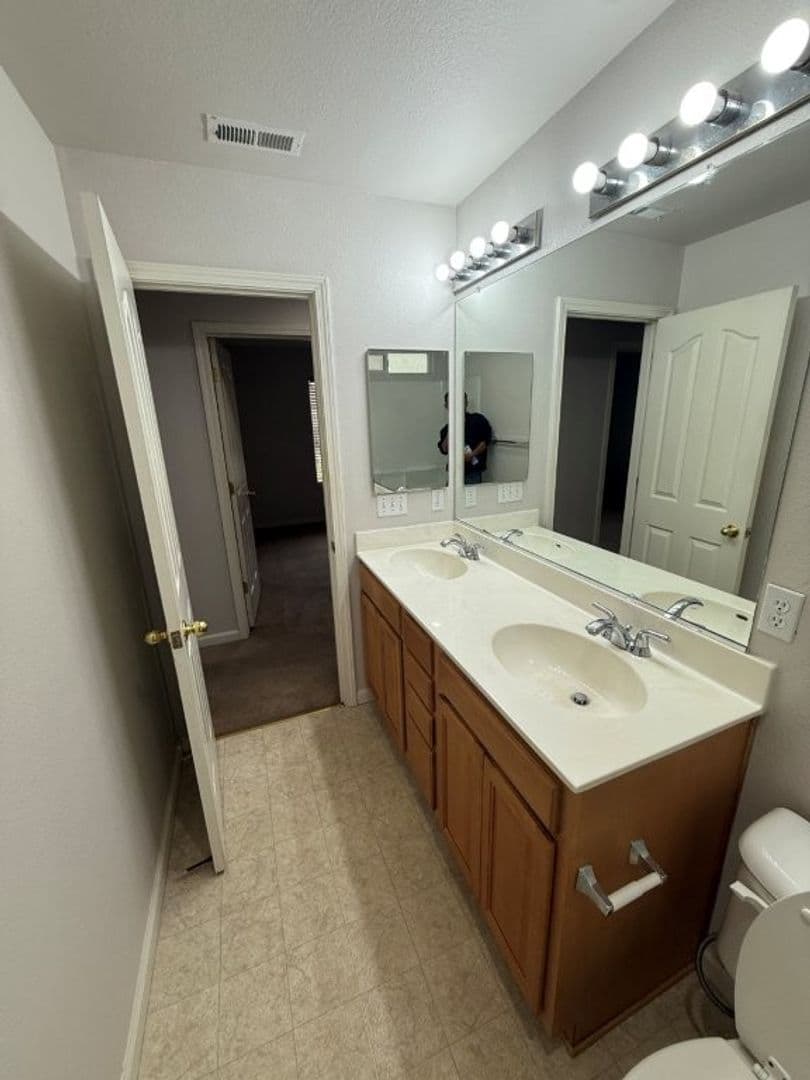 Fairfield House: 2777 Whitney