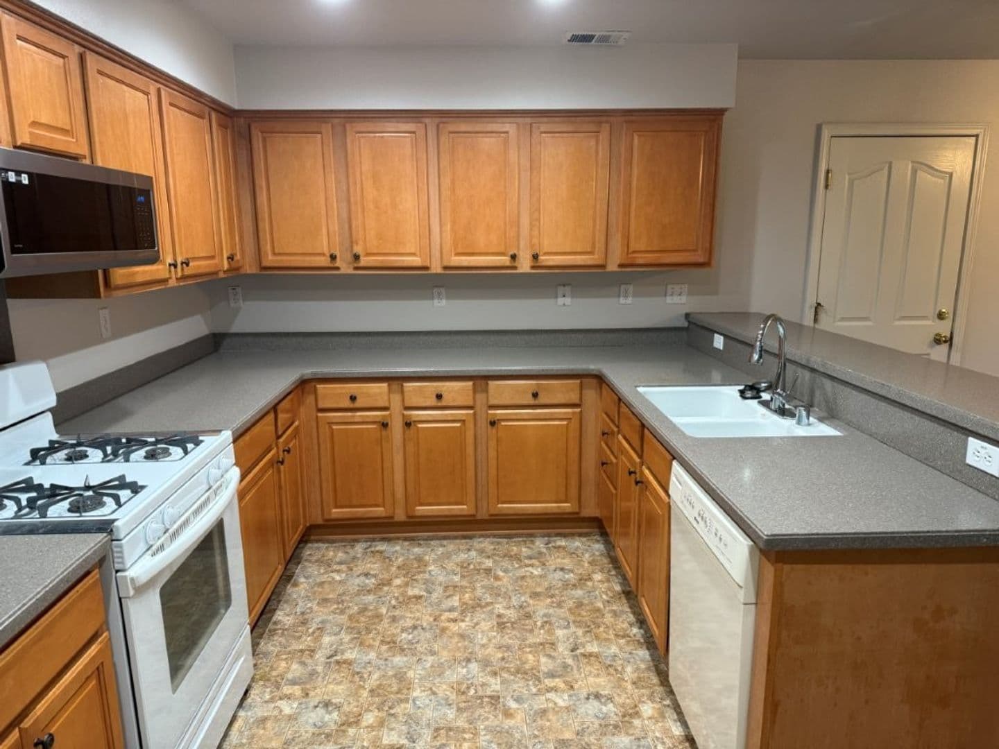 Fairfield House: 2777 Whitney