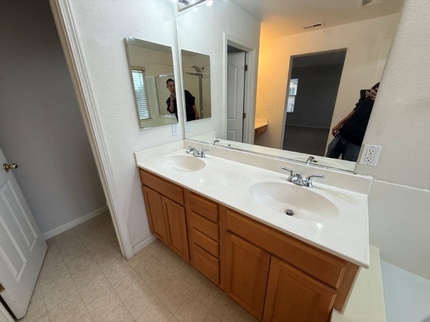 Fairfield House: 2777 Whitney