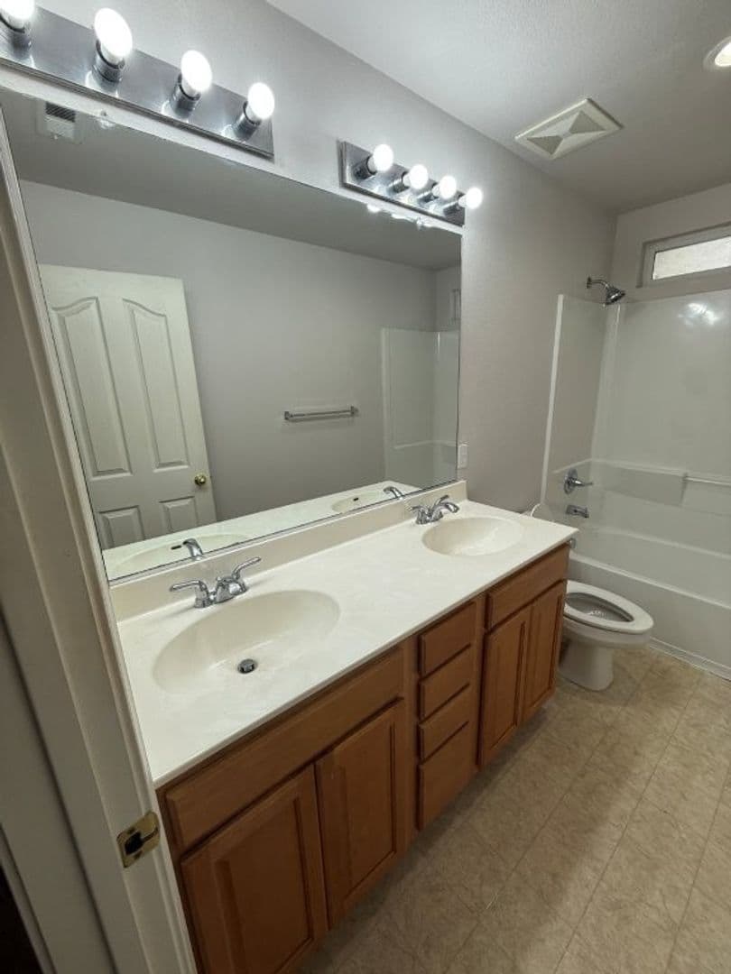 Fairfield House: 2777 Whitney