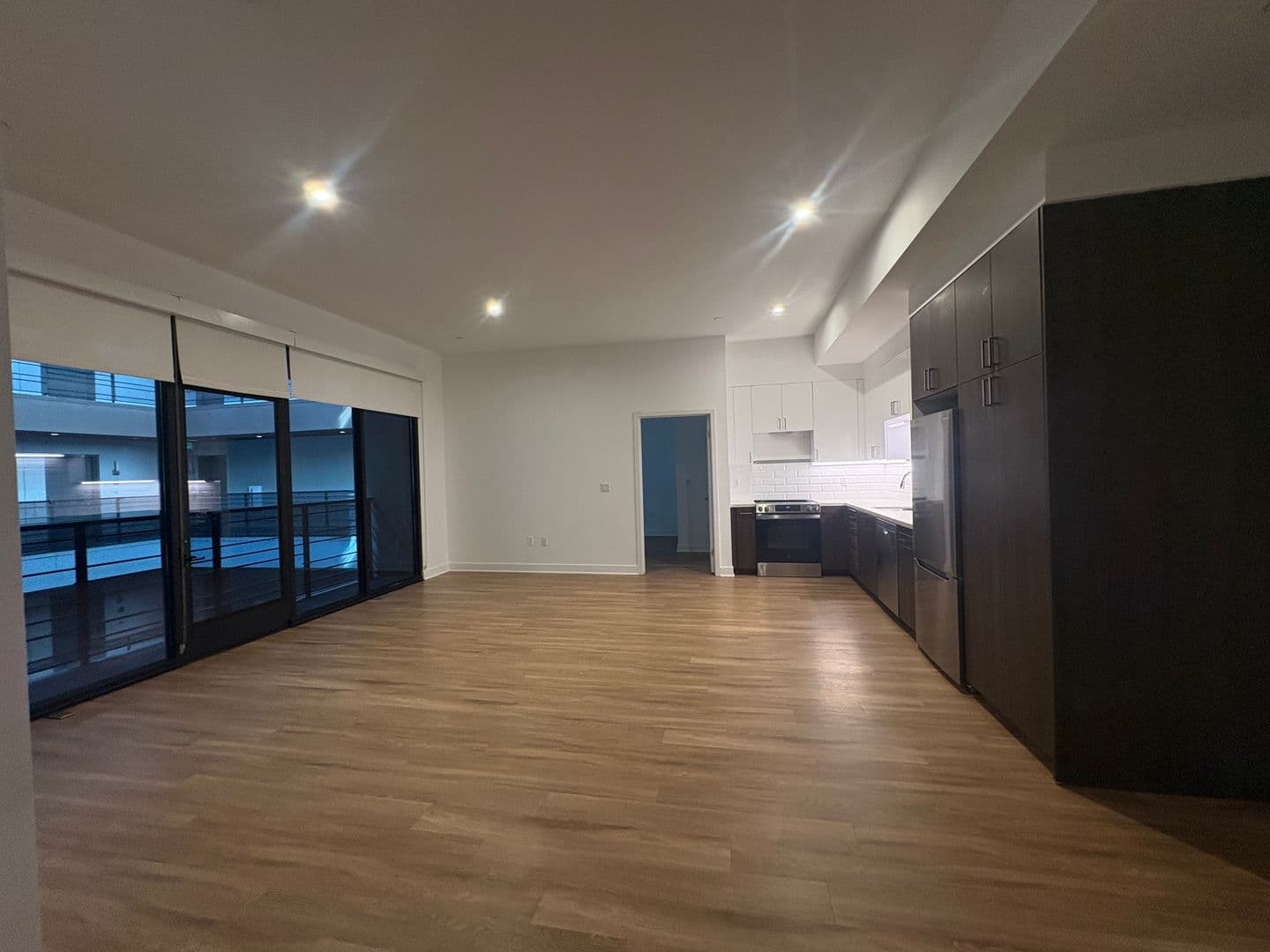 Los Angeles Apartment: 535 S Kingsley Dr. - 413
