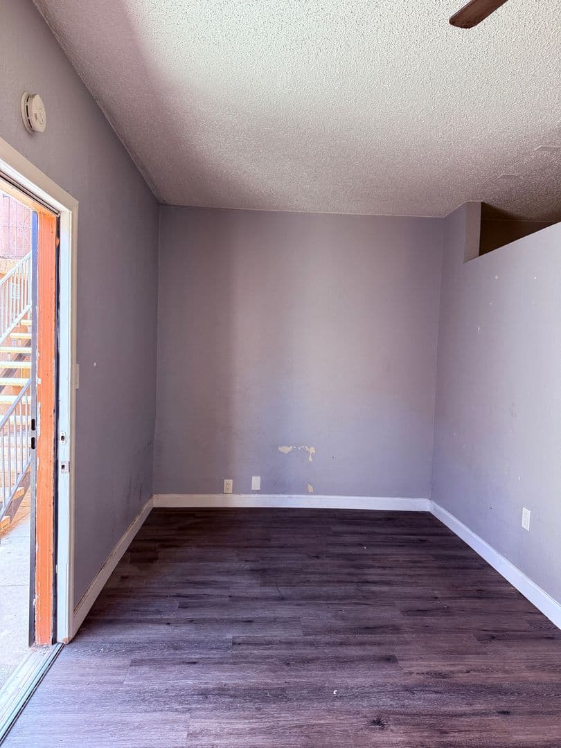 Long Beach Apartment: 1033 Hoffman Ave