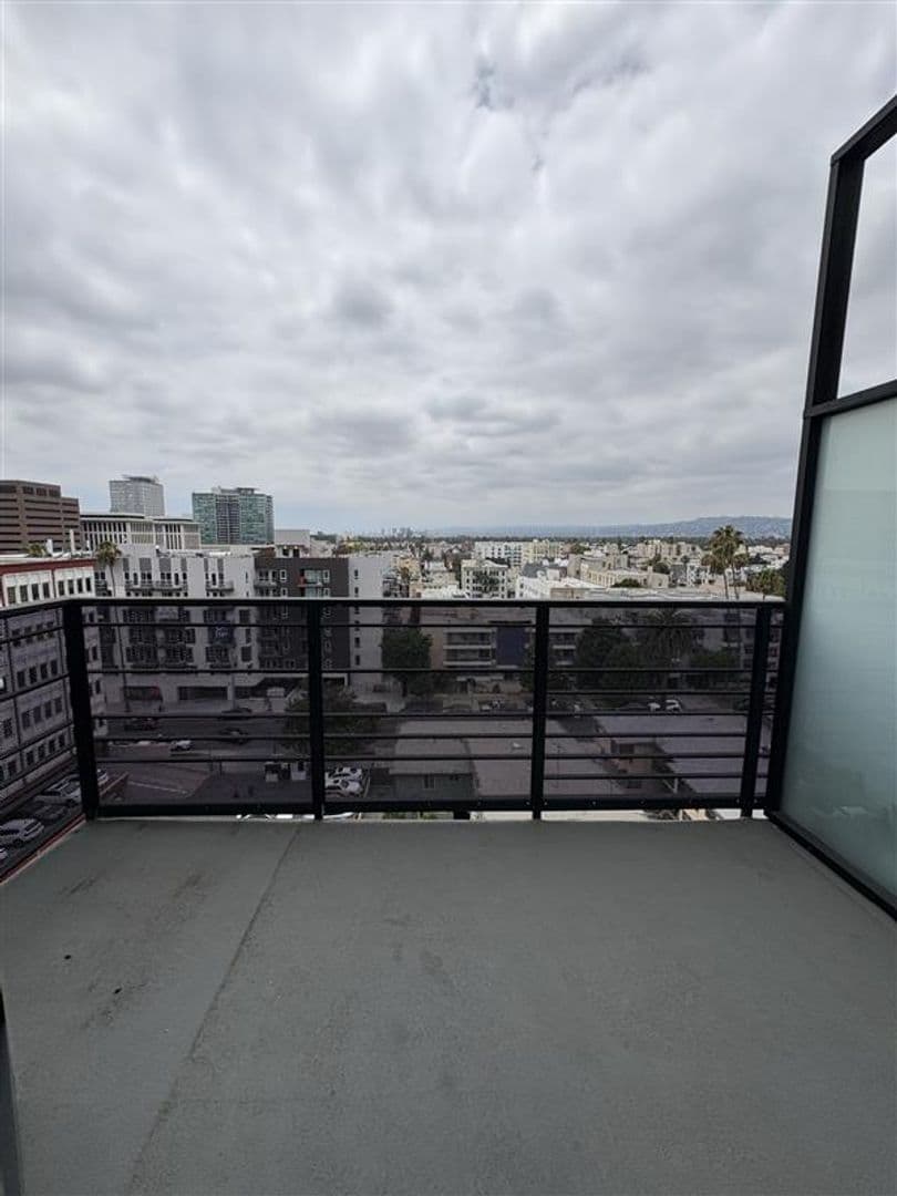 Los Angeles Apartment: 535 S Kingsley Dr. - 706
