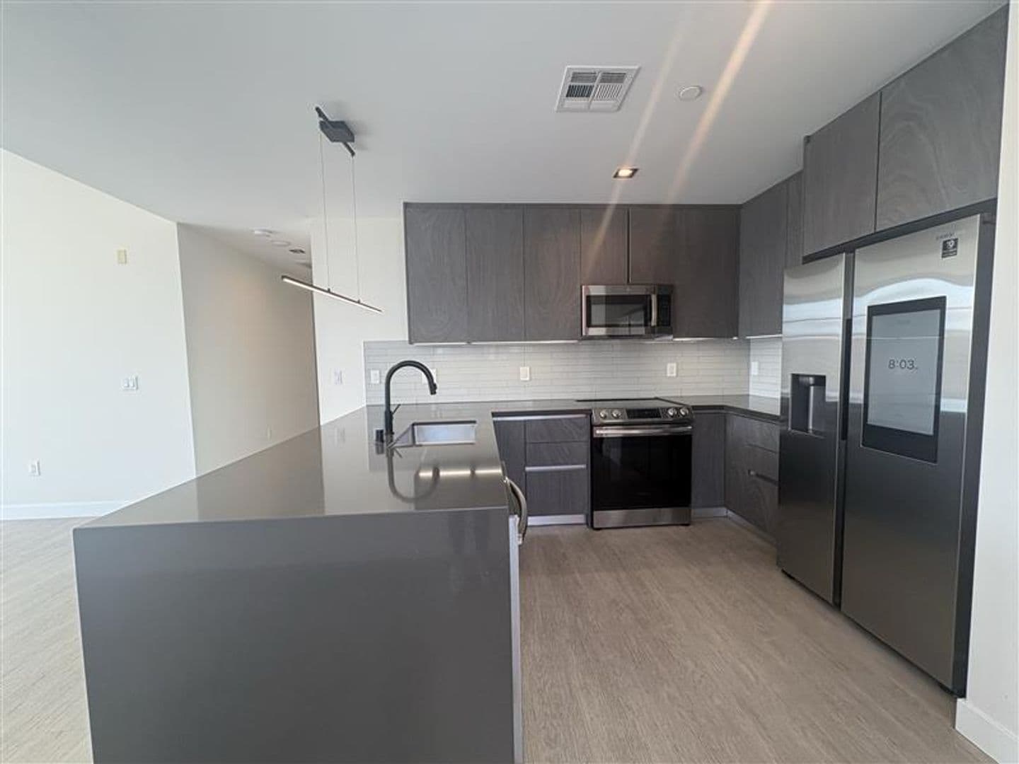 Long Beach Apartment: 495 Promenade Ave