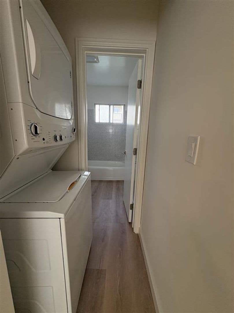 Venice Apartment: 2727-2741 Abbot Kinney Blvd