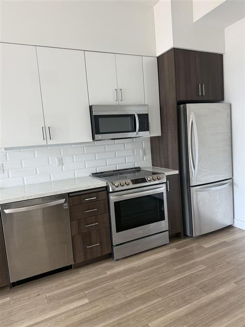 Los Angeles Apartment: 535 S Kingsley Dr. - 201