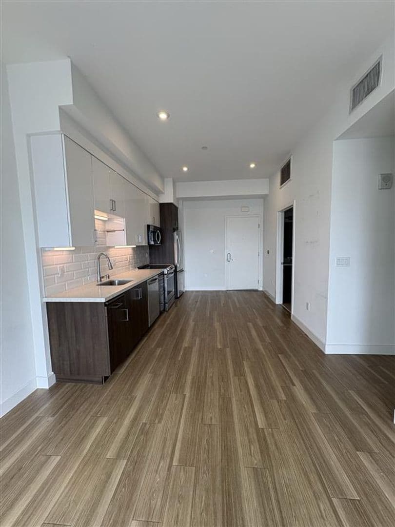 Los Angeles Apartment: 535 S Kingsley Dr. - 706