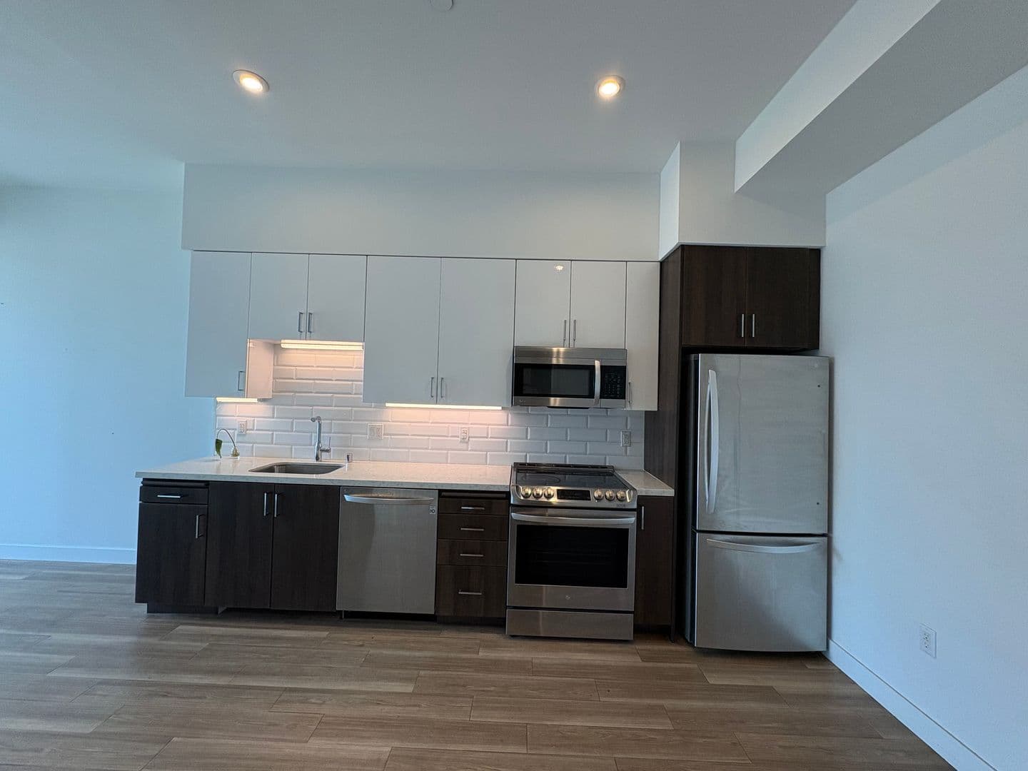 Los Angeles Apartment: 535 S Kingsley Dr. - 511