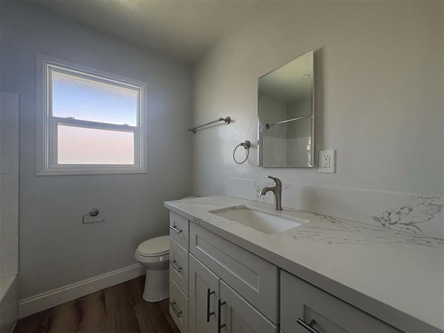 Long Beach Apartment: 201-209 E 12th St