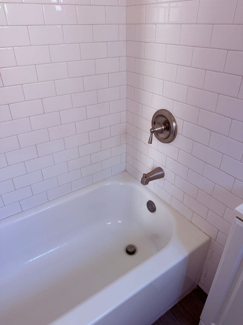 Long Beach Apartment: 1033 Hoffman Ave