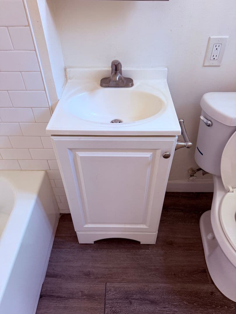Long Beach Apartment: 1033 Hoffman Ave